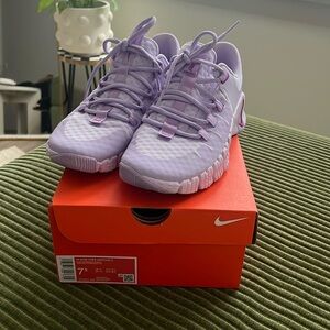 COPY - Women’s NIKE FREE METCON 5
Color LILAC BLOOM